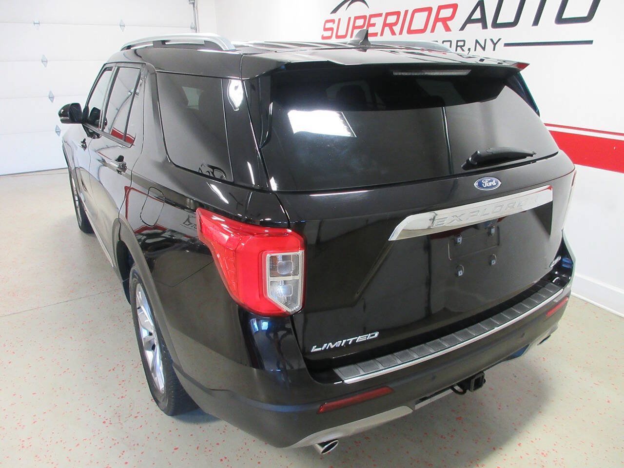 Used 2021 Ford Explorer Limited w/ Equipment Group 301A AWD/4WD image 12
