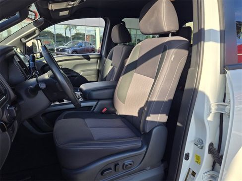 Used 2024 Nissan Titan SV w/ SV Convenience Package image 12