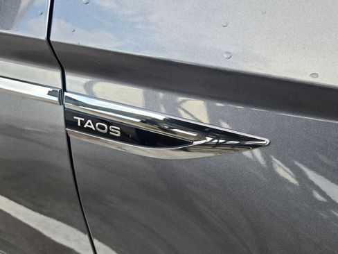 Used 2022 Volkswagen Taos SE FWD image 11