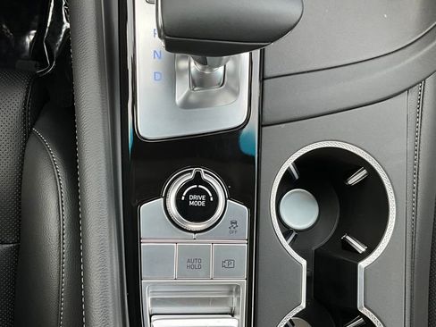 Used 2025 Genesis G70 2.5T image 28