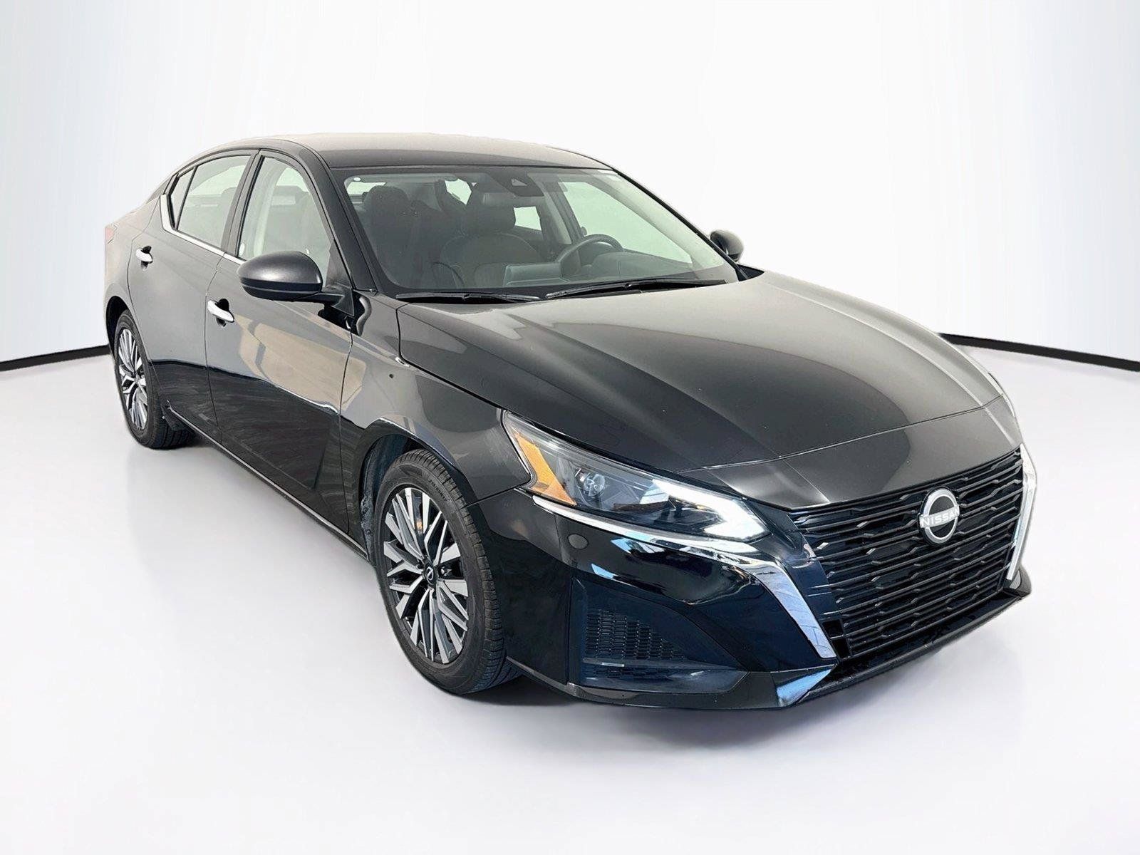 Used 2025 Nissan Altima 2.5 SV FWD image 8