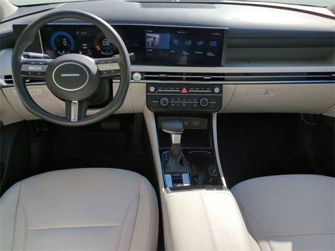 Certified 2025 Hyundai Tucson SE image 30