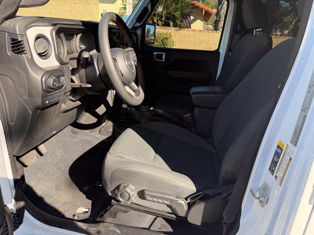 Used 2024 Jeep Wrangler Unlimited AWD/4WD image 22