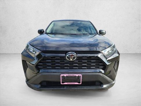 Used 2022 Toyota RAV4 LE FWD image 2