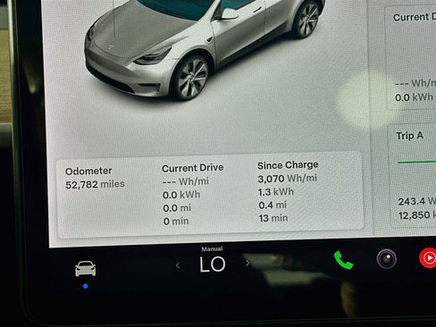 Used 2021 Tesla Model Y Long Range AWD/4WD image 18