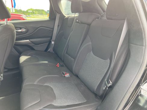 Used 2021 Jeep Cherokee Latitude image 19