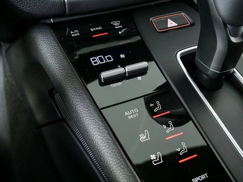 Used 2026 Porsche Macan AWD/4WD image 18