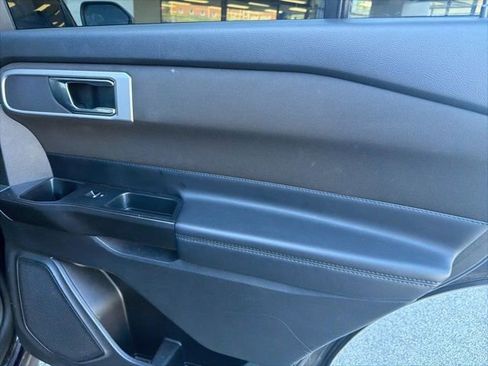 Used 2020 Ford Explorer XLT w/ Comfort Package image 11