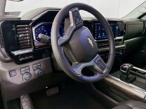 Used 2025 Chevrolet Silverado 1500 LTZ image 9