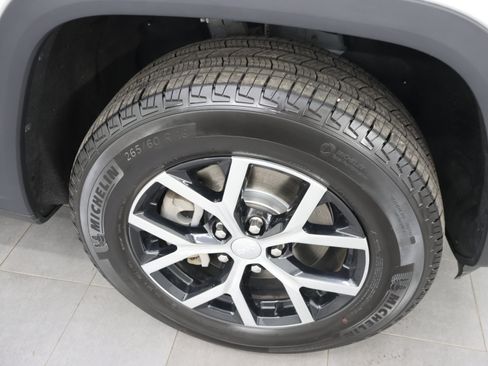 Used 2023 Jeep Grand Cherokee L Limited w/ Trailer Tow Group (B) AWD/4WD image 3