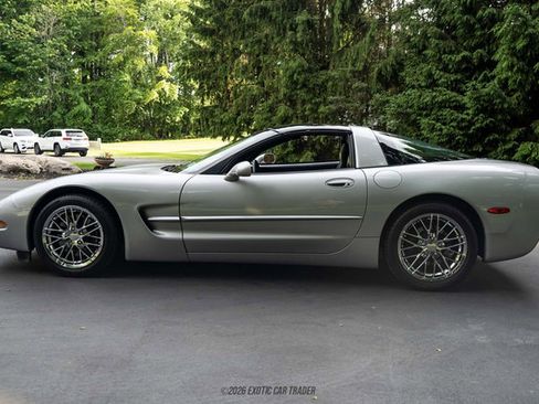 Used 1999 Chevrolet Corvette Coupe w/ Performance Handling Pkg RWD image 22
