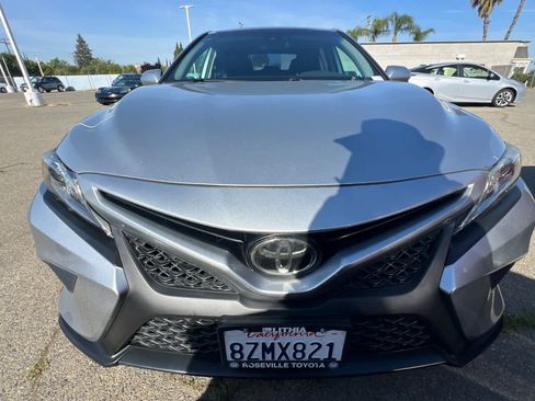 Used 2020 Toyota Camry SE FWD image 2