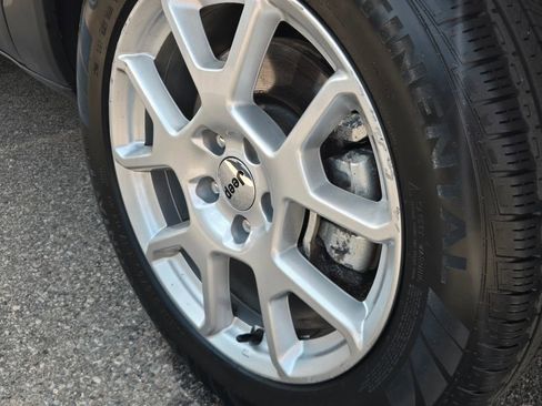 Used 2023 Jeep Renegade Latitude image 4