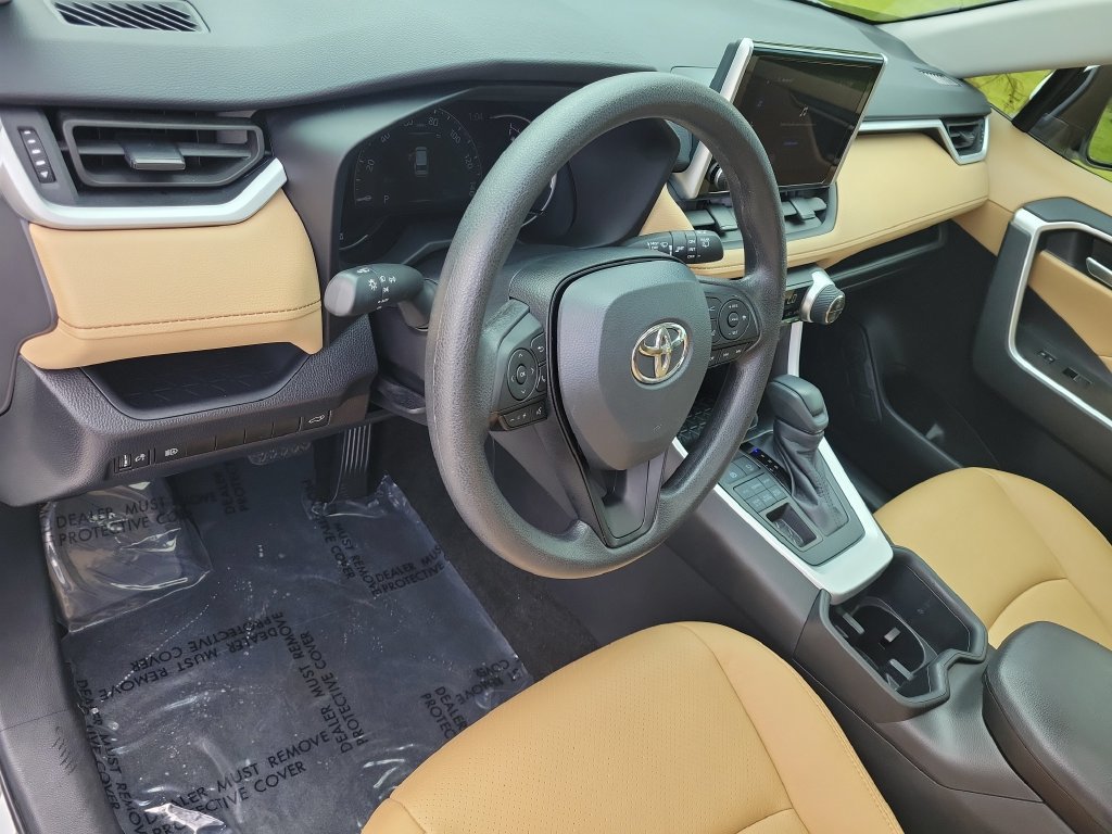 Used 2025 Toyota RAV4 XLE w/ Convenience Package AWD/4WD image 7