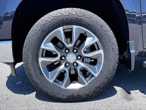 Used 2023 Chevrolet Silverado 1500 LT AWD/4WD image 7