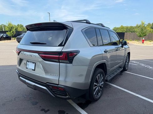 Used 2022 Lexus LX 600 4WD w/ Appearance Package image 7