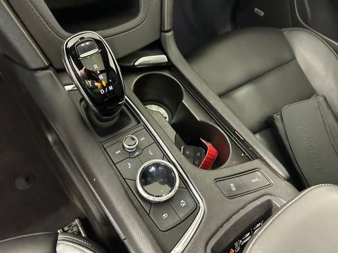 Used 2022 Cadillac XT6 Premium Luxury w/ Technology Package AWD/4WD image 19