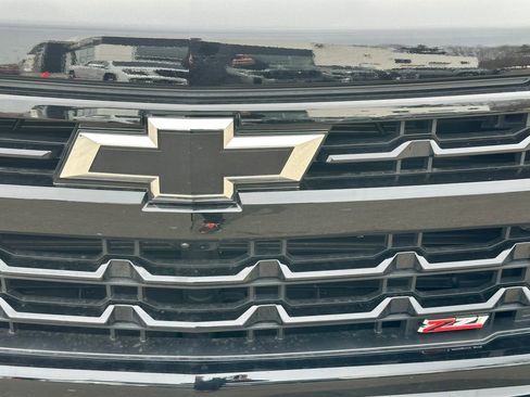 Used 2025 Chevrolet Silverado 1500 LT Trail Boss w/ Convenience Package II AWD/4WD image 42