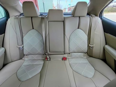 Used 2018 Toyota Camry XLE image 49