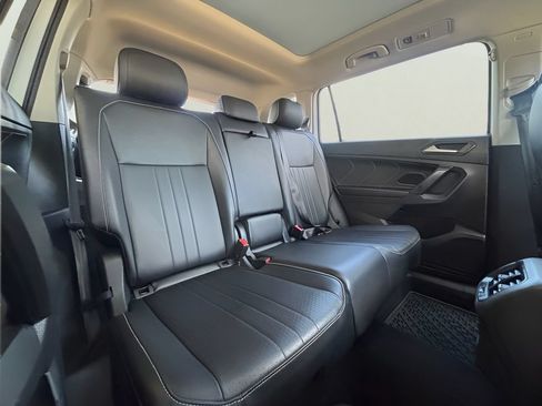 Used 2022 Volkswagen Tiguan SE w/ Panoramic Sunroof Package FWD image 37