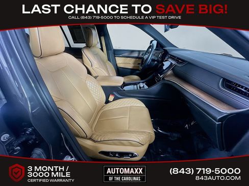 Used 2022 Jeep Grand Cherokee Summit w/ Luxury Tech Group V AWD/4WD image 12