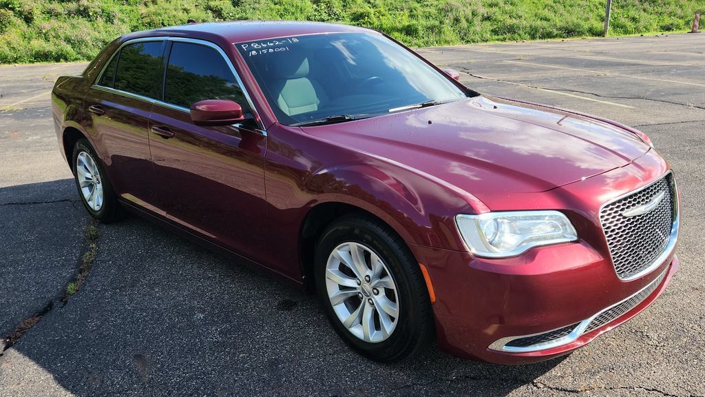 Used 2018 Chrysler 300 Touring RWD image 2