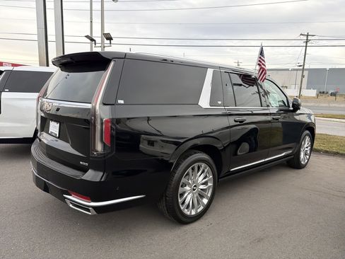 Used 2023 Cadillac Escalade ESV Premium Luxury w/ Performance Package image 4