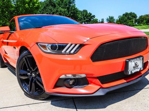 Used 2015 Ford Mustang GT Premium RWD image 4