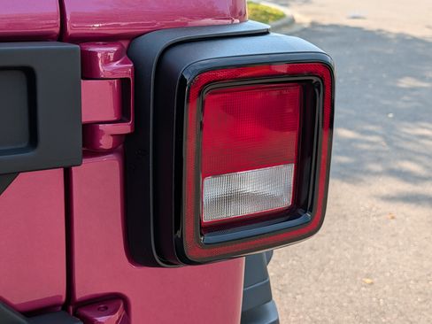 Used 2024 Jeep Wrangler Unlimited Sport AWD/4WD image 17