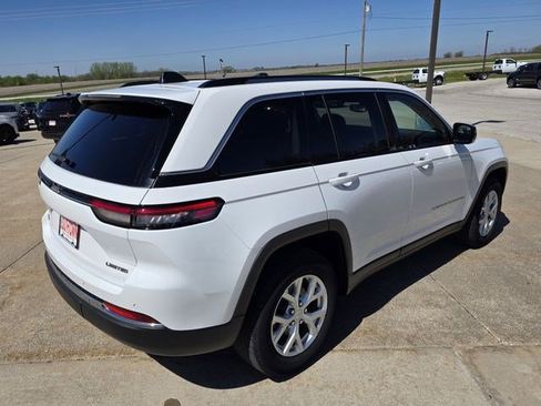 Certified 2023 Jeep Grand Cherokee Limited w/ Trailer Tow Prep Group (B) AWD/4WD image 8