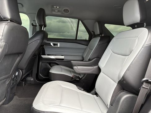 Used 2021 Ford Explorer XLT w/ Equipment Group 202A image 20