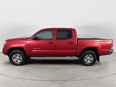 Used 2014 Toyota Tacoma PreRunner image 2