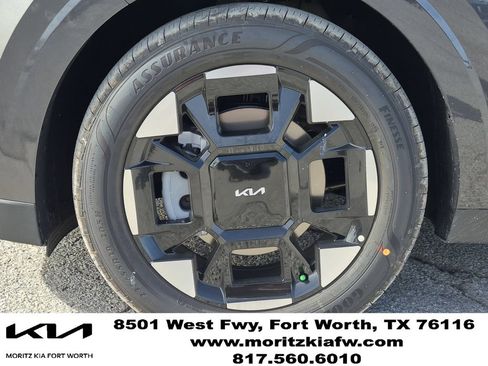 New 2026 Kia Carnival EX FWD image 7