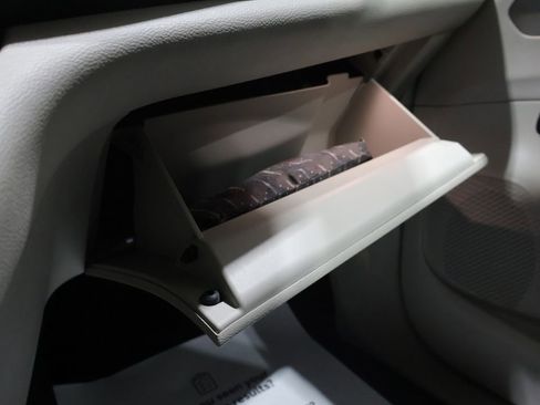 Used 2021 Chrysler Pacifica Touring-L image 27