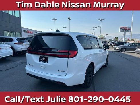 Used 2024 Chrysler Pacifica Limited FWD image 11