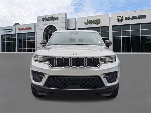 New 2025 Jeep Grand Cherokee Laredo X w/ Luxury Tech Group I image 9