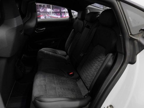 Used 2024 Audi e-tron GT Prestige image 39