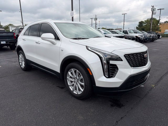 Certified 2023 Cadillac XT4 Luxury w/ Cold Weather Package AWD/4WD image 1