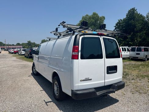 Used 2017 Chevrolet Express 2500 Extended RWD image 7