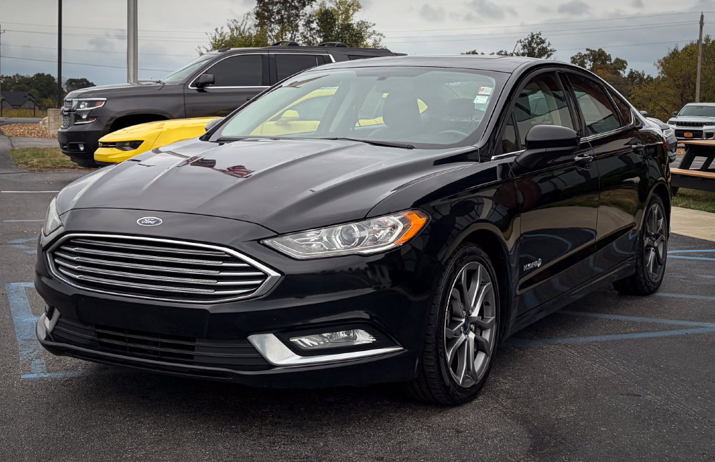 Used 2017 Ford Fusion SE w/ Equipment Group 601A FWD image 15