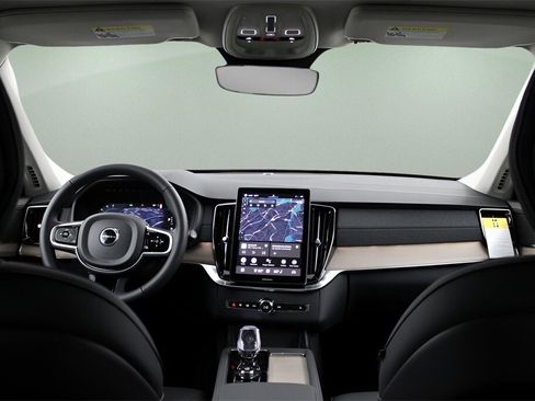 New 2025 Volvo XC90 B6 Core w/ Protection Package image 27