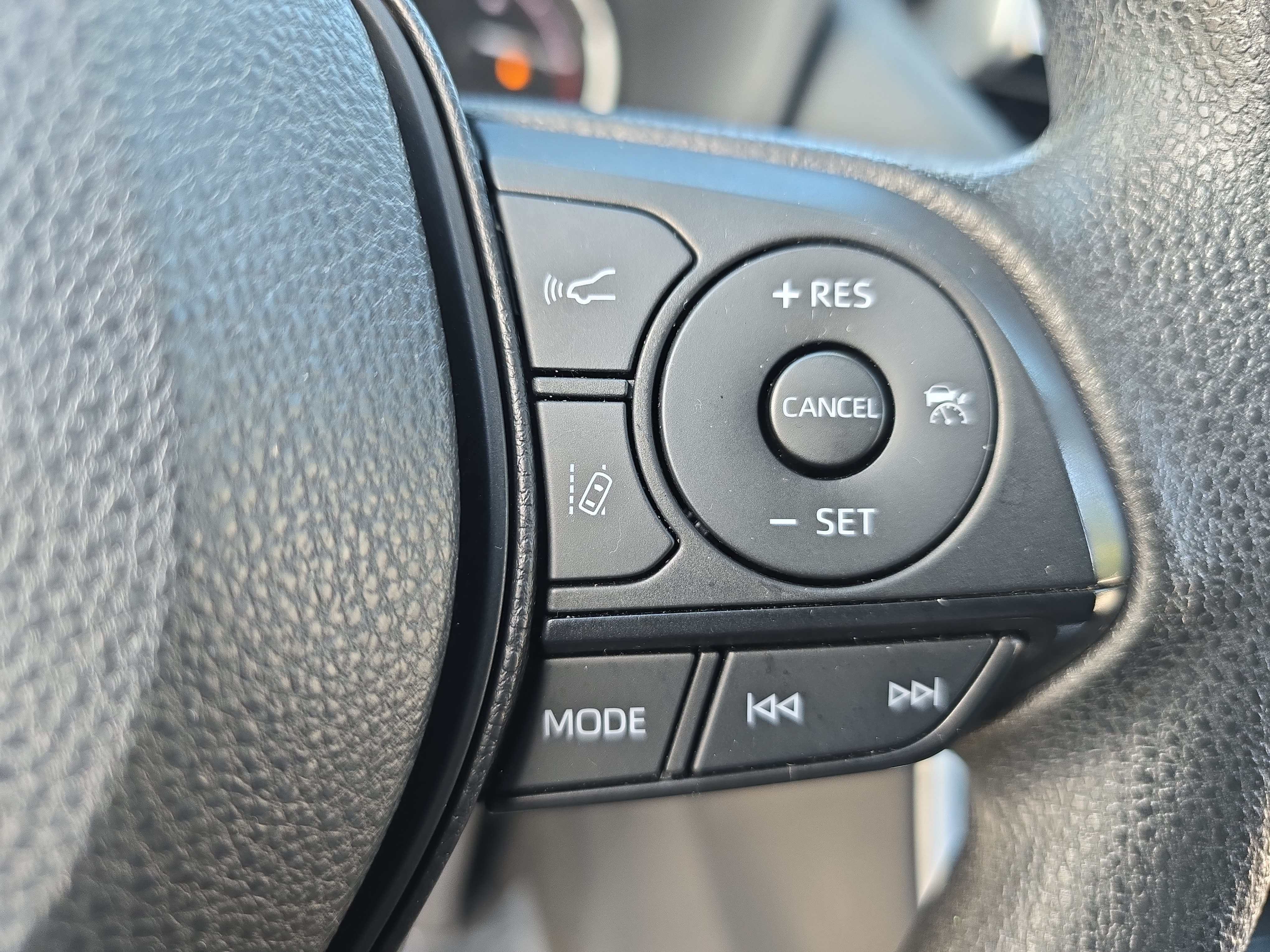 Used 2024 Toyota RAV4 XLE FWD image 17