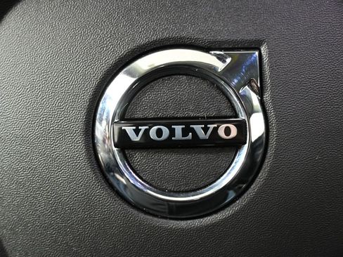 Used 2024 Volvo XC90 B6 Ultimate w/ Protection Package Premier image 36