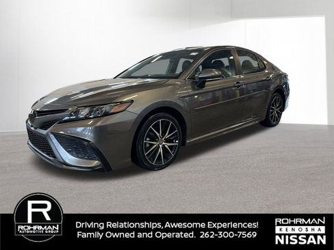 Used 2024 Toyota Camry SE image 2