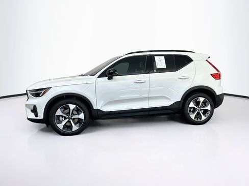 Used 2024 Volvo XC40 B5 Core w/ Protection Package Premier AWD/4WD image 4