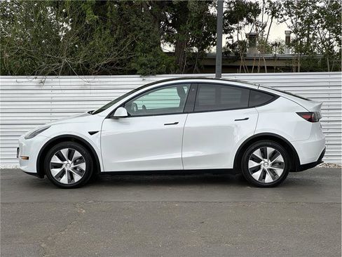 Used 2021 Tesla Model Y Long Range AWD/4WD image 13