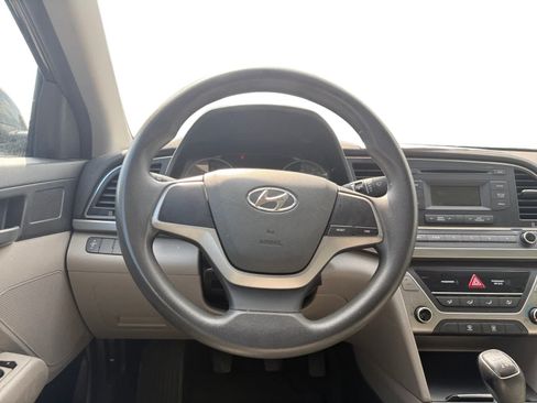 Used 2017 Hyundai Elantra SE FWD image 8