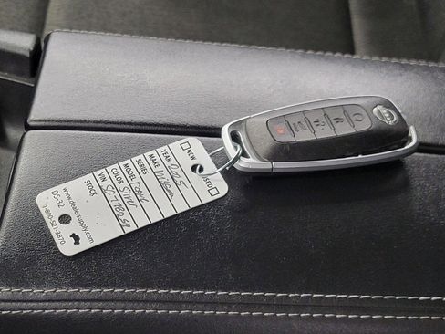 Used 2025 Nissan Rogue SV image 27