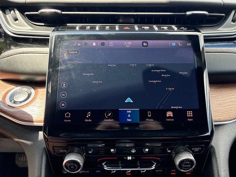 Used 2022 Jeep Grand Cherokee L Summit w/ Advanced Protech Group IV AWD/4WD image 16