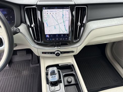 Used 2023 Volvo XC60 B5 Ultimate w/ Protection Package Premier FWD image 30